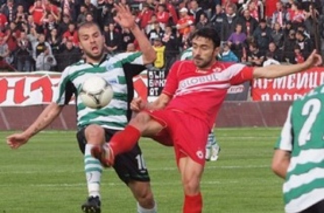 Черно море и ЦСКА не успяха да се победят в скучен мач на Тича