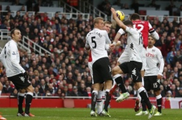 ВИДЕО: Бербатов с два гола и асистенция срещу Арсенал в драма на „Емирейтс“