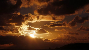 Десетки хиляди хора се стичат към Австралия за слънчевото затъмнение