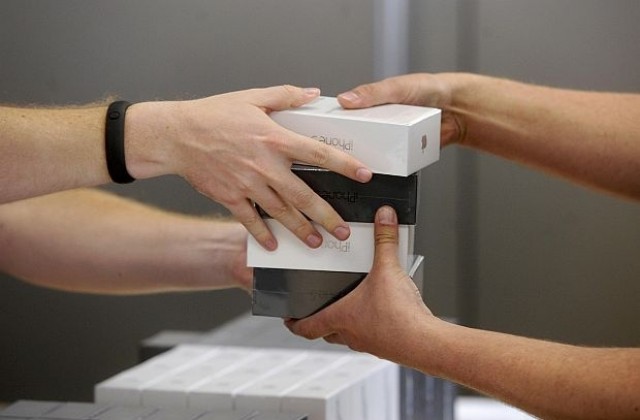 Диамантен iPhone 5 за 24 000 долара