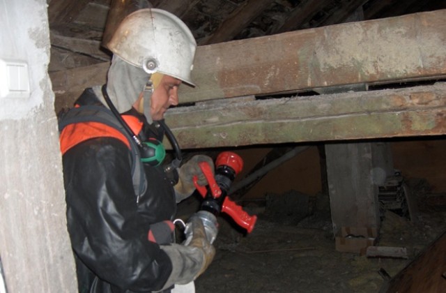 Пожар причини щети за 15 000 лв