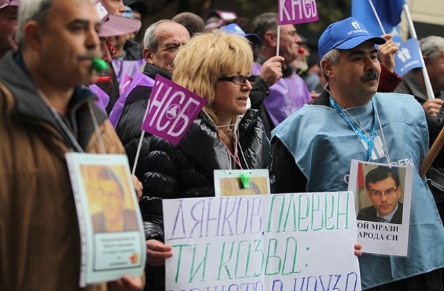 Работещите в „Напоителни системи“ протестират заради забавени заплати