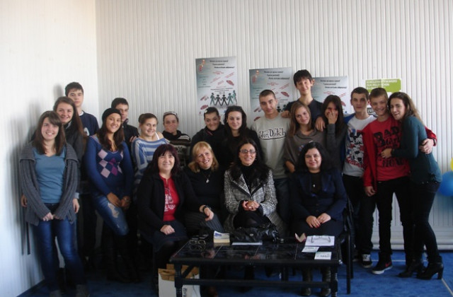 Ученици разискват темата „Пиене до припадък