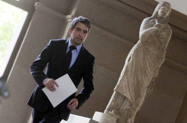 Плевнелиев призова политиците да не се месят в църковните дела