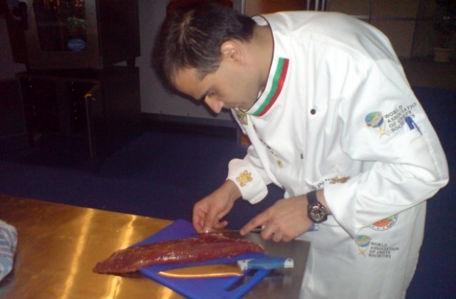 Ученици от Разград готвят риба пред Готвача на 2011 г.