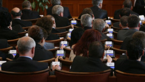 В парламента обсъждат въвеждането на данък лихва