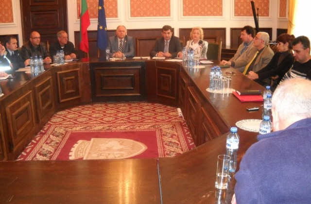 Автобус закъса в преспите в планинската част на община Сливен