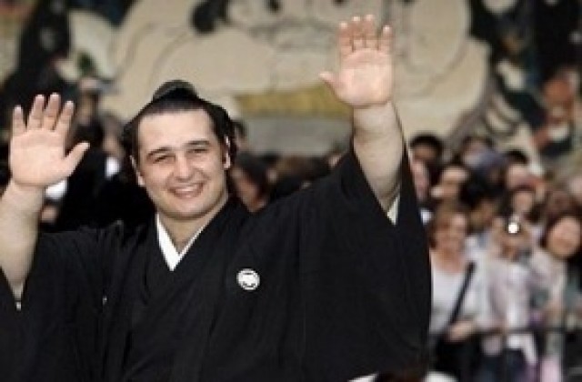 Котоошу дели второто място, втора поредна загуба за Аоияма