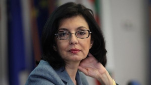 Кунева Да се търси правен изход от ситуацията с КС