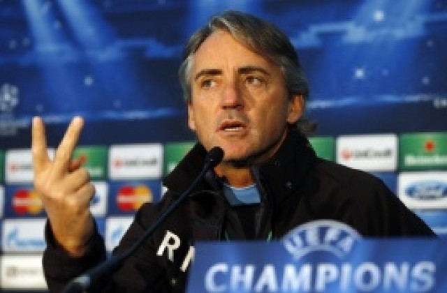 ВИДЕО: Манчини шашна медиите в Англия с маска