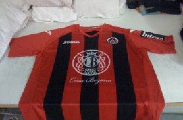 СНИМКИ: Локо Сф излиза с нови испански екипи, нашарени с реклами