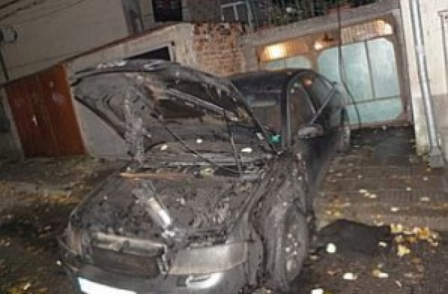 Запалиха колата на управител на популярен благоевградски клуб