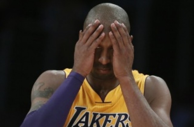 Кобе Брайънт вкара 31 точки при победа на Лейкърс над Финикс