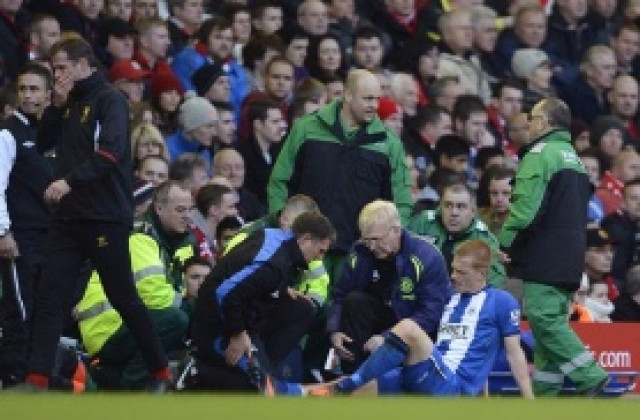 Халф на Уигън счупи крака си срещу Ливърпул