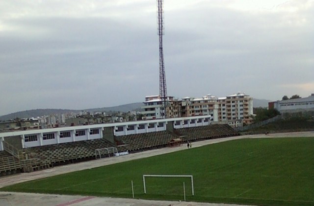 Глобиха футболен фен с 500 лв. за счупена седалка