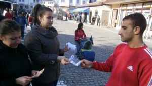 Над 200 листовки раздадоха в Елена в памет на жертвите