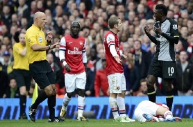 Адебайор поиска прошка от феновете и играчите на Тотнъм