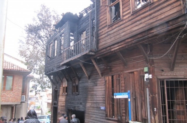 Задържаха заподозрян за палежа в Созопол, имал личен мотив да драсне клечката