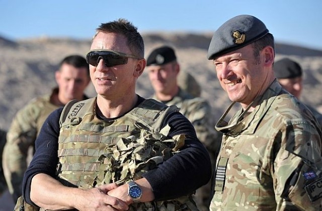Джеймс Бонд на мисия в Афганистан