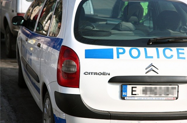 Обраха  мъж докато сменя гума на колата