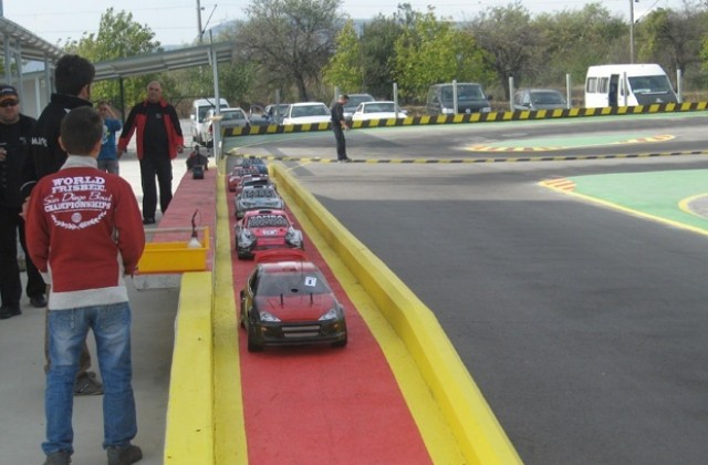 Състезатели от България и Румъния мериха сили на автомоделно рали