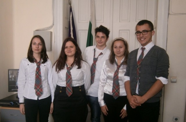 5 ученици от ЕГ д-р Петър Берон- Кюстендил със стипендии от Американската фондация за България