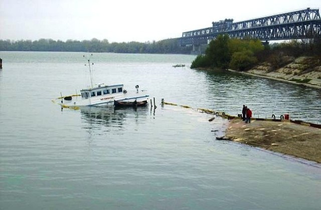 Кораб потъна в лимана на Драгажния флот край Русе