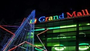 50 килограма канелени пръчици изпълват Grand mall с коледен аромат