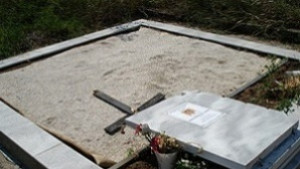 Поругаха гробището в с Ябълково