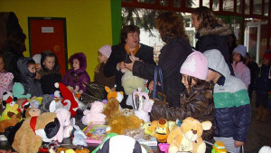 Деца си размениха играчки в Европейската седмица за намаляване на