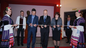 Министър Младенов откри ремонтирания със 113 212 лв по Красива