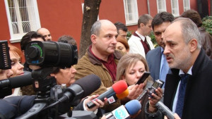 Министър Младенов Спираме парите за родители които не ги харчат