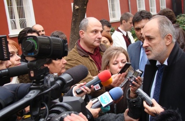 Министър Младенов: Спираме парите за родители, които не ги харчат за детето!