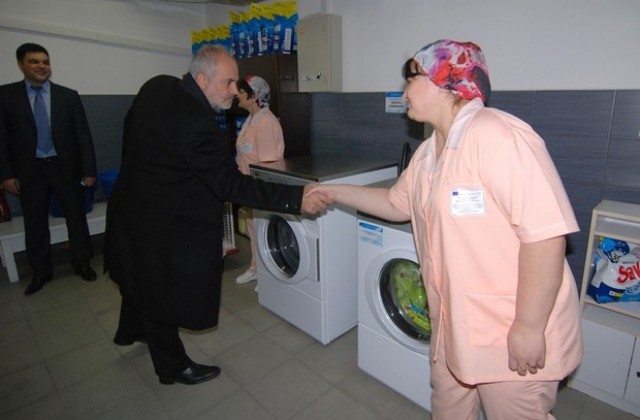 Заработи официално единствената в региона социална обществена пералня