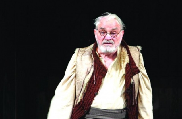 Актьорът Георги Стефанов отбелязва 50 години на сцената
