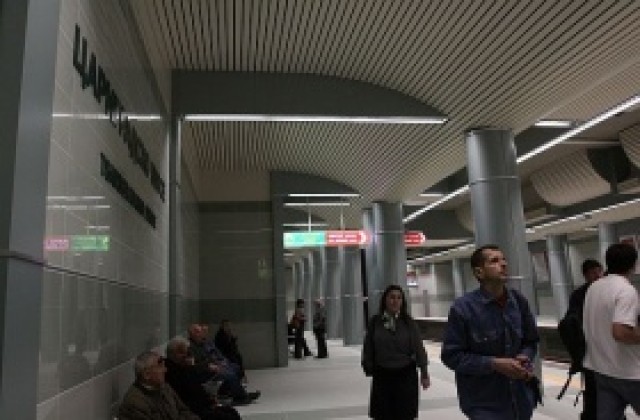 Над 300 000 души дневно ползват столичното метро