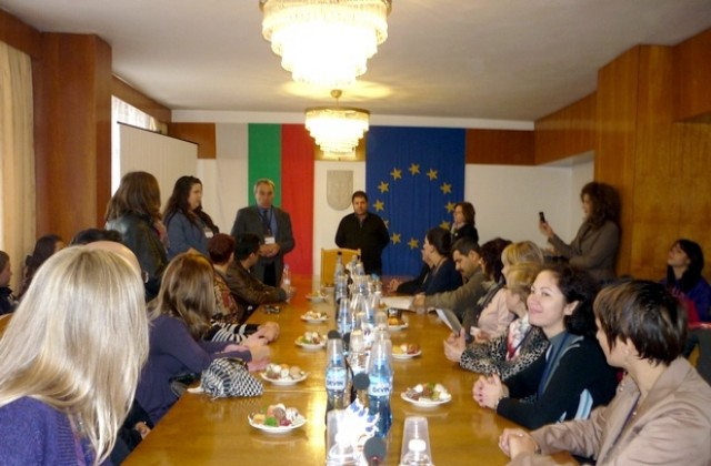 Гости от пет държави посрещнаха в Левски по програма „Коменски