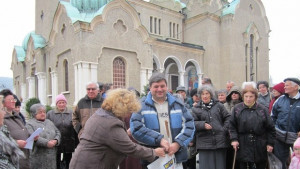 Лайънс клуб В ТърновоАрбанаси дари хранителни продукти на незрящи хора