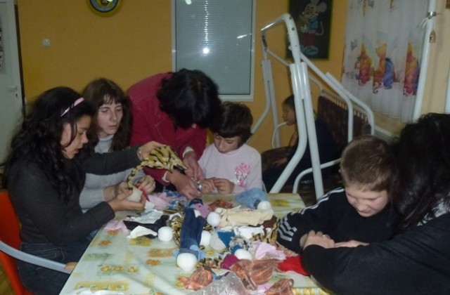 Екипът на АИР Боженци на гости в „Дневен център за деца и младежи с увреждания