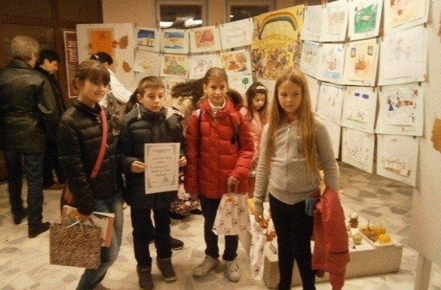 Деца от Елена подредиха пъстра изложба