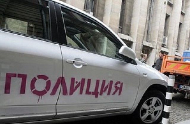 Неизвестни изрисуваха луксозни коли с надписи ПОЛИЦИЯ