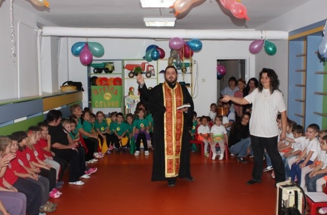 Ремонтираха физкултурния салон на детската градина в Дебелец