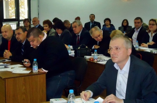 Общинарите в Силистра остават без представителни разходи и с намалени възнаграждения