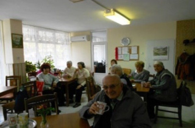На гости на Дневния център за стари хора