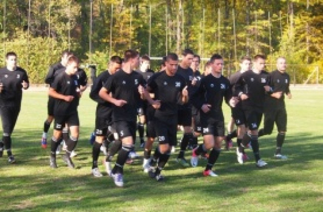 Локо Пд тръгна за Ловеч без петима контузени