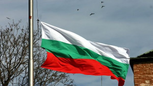 Където и да е само не и в България