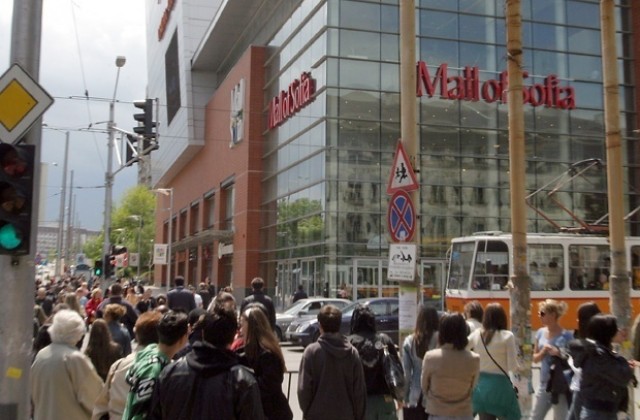 Сигнал за бомба в столичен мол