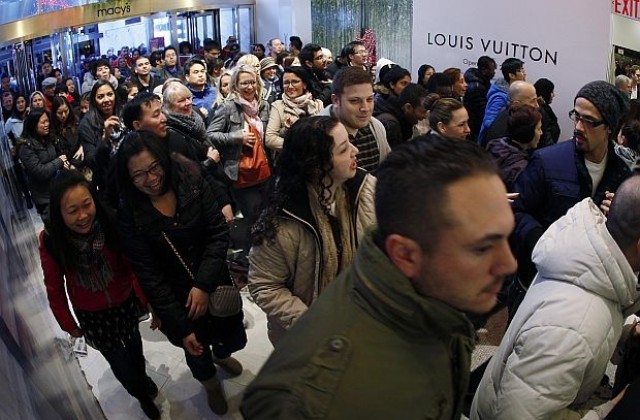 Лудо пазаруване по време на Черния петък