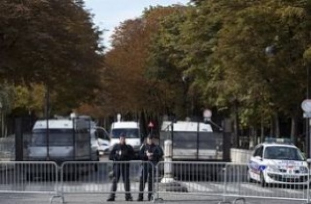 Един убит и четирима ранени след стрелба в парижки бар