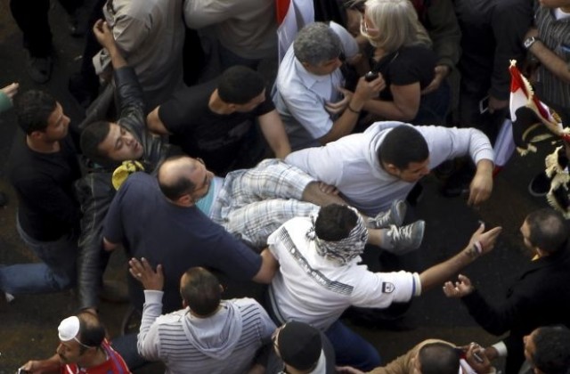Полицията разпръсна със сълзотворен газ протестиращи в Египет